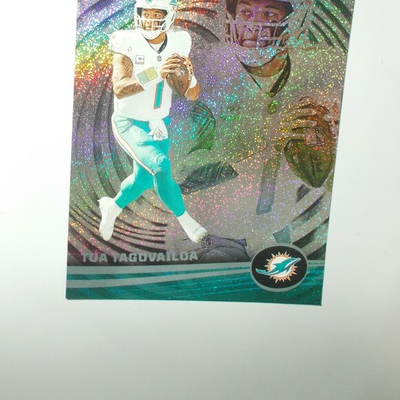 Tua Tagovailoa 2023 Panini Illusions DOTS Parallel Miami Dolphins - Picture 2 of 6